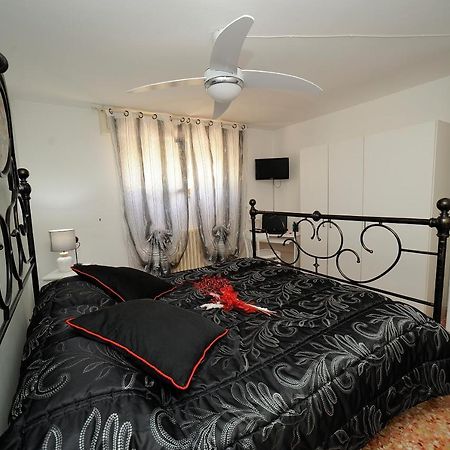 شقة Casa Di Manu مونتيكاتيني تيرمي المظهر الخارجي الصورة