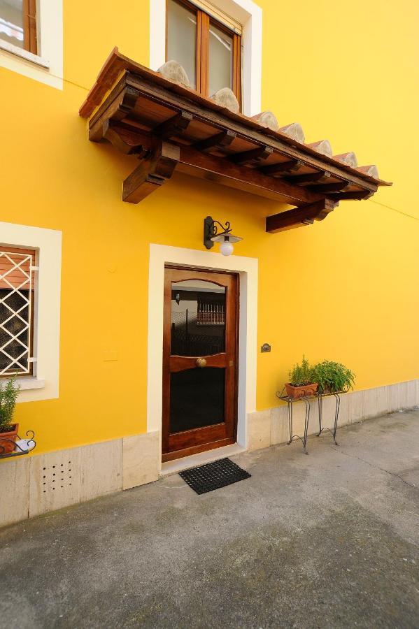 شقة Casa Di Manu مونتيكاتيني تيرمي المظهر الخارجي الصورة