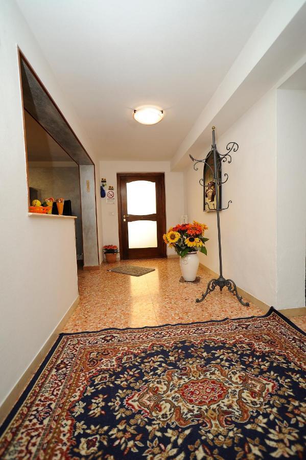 شقة Casa Di Manu مونتيكاتيني تيرمي المظهر الخارجي الصورة